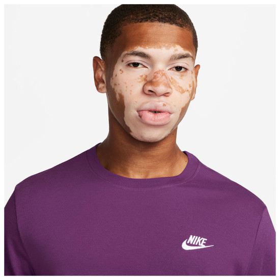 Nike Ανδρική κοντομάνικη μπλούζα Sportswear Club Nike Ανδρική κοντομάνικη μπλούζα Sportswear Club